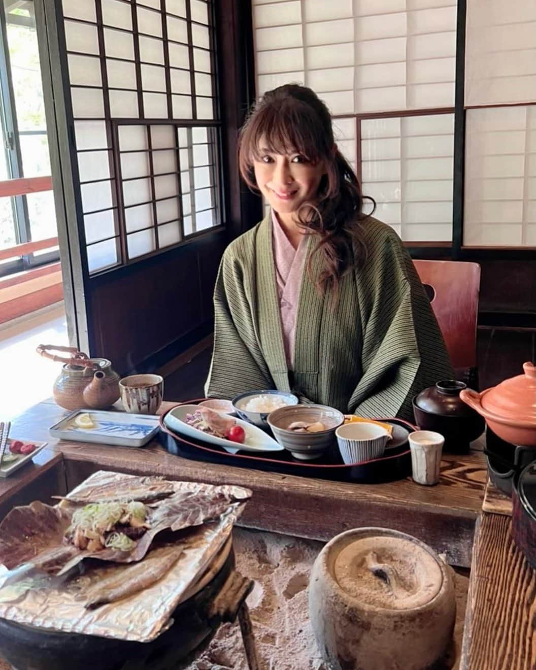 山田佳子さんのインスタグラム写真 - (山田佳子Instagram)「温泉宿での朝ご飯😍💕 美味しかったー😆 ⁡ ⁡ #朝ご飯　 #モリモリ #郷土料理 #美味しかった #囲炉裏 #非日常  #癒されました #温泉旅 #楽しかった #温泉宿  #奥飛騨  ⁡ ⁡」5月10日 12時21分 - yoshiko117