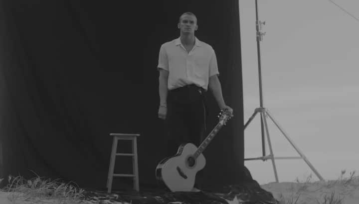 コーディー・シンプソンのインスタグラム：「1 month of my new album being out in the ether. It’s nice to meet you. Stream the new self-titled album wherever you get your kicks.  Proud of this collection of music. Now that you’ve had time to sit with it, comment your current favourite. - CS」