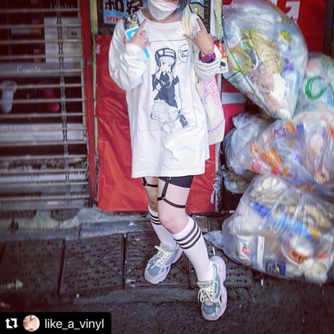 江口寿史さんのインスタグラム写真 - (江口寿史Instagram)「#Repost like_a_vinyl with @make_repost ・・・ I like dawning at Shinjuku. there are many trash,glittering signboads and running mouses. But I love the dirty city.   #portrait #portraitphotography  #japanesegirl #asianbeauty #bluehair #tokyo #kabukicho  #shinjuku  #modelphotography #modelphotoshoot #modelphoto #photography #photogram #fashion #fashionphotography  #fashionphoto  #backopen #clotherie #garterbelt  #outfit #ootd #outfitoftheday  #outfitphoto  #被写体 #江口寿史 #ストップひばりくん」5月10日 14時56分 - eguchiworks