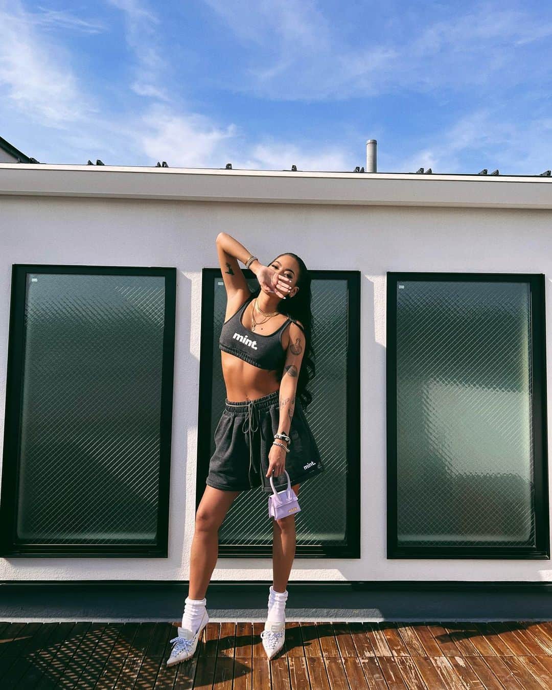 Minamiのインスタグラム：「私のブランド @mint._official のサンプルが上がってきた🖤🤍お楽しみに。SAMPLES from my clothing line @mint._official」