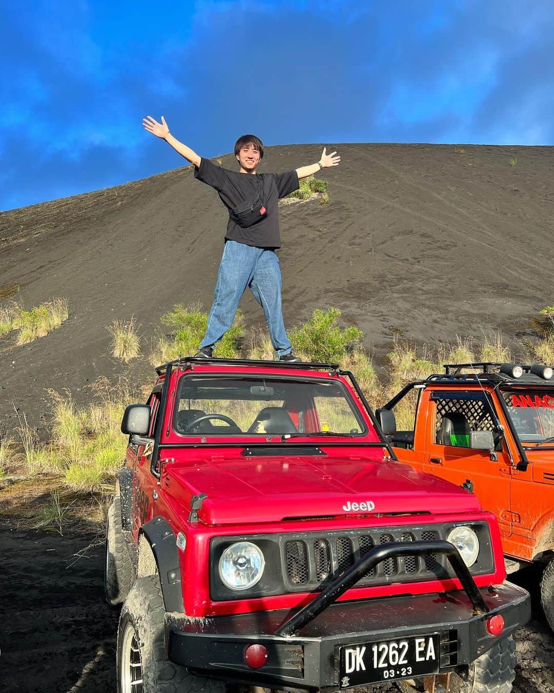大塚稜馬のインスタグラム：「I rode jeep for the first time. It was so exciting and a great experience🌝  #jeep #bali  #mantap」