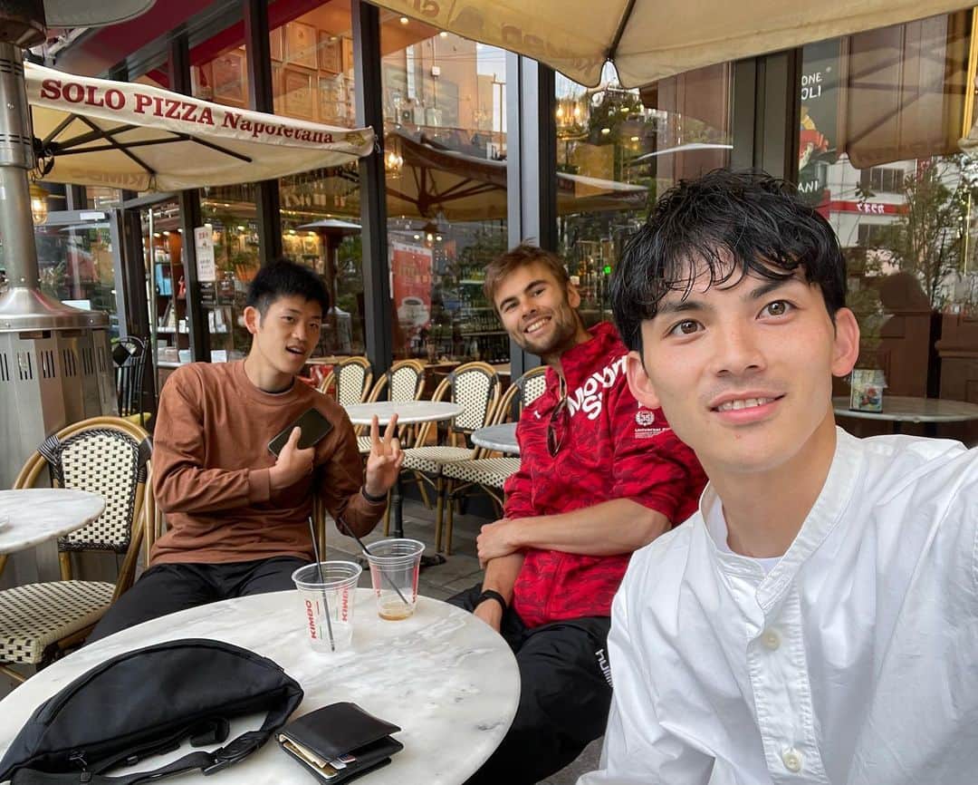川口太一のインスタグラム：「He is too passionate for volleyball as he knows lol But that’s what we like! Thanks for the great passion, energy, love! We will never forget you bro!! @robpoole12  #感謝」