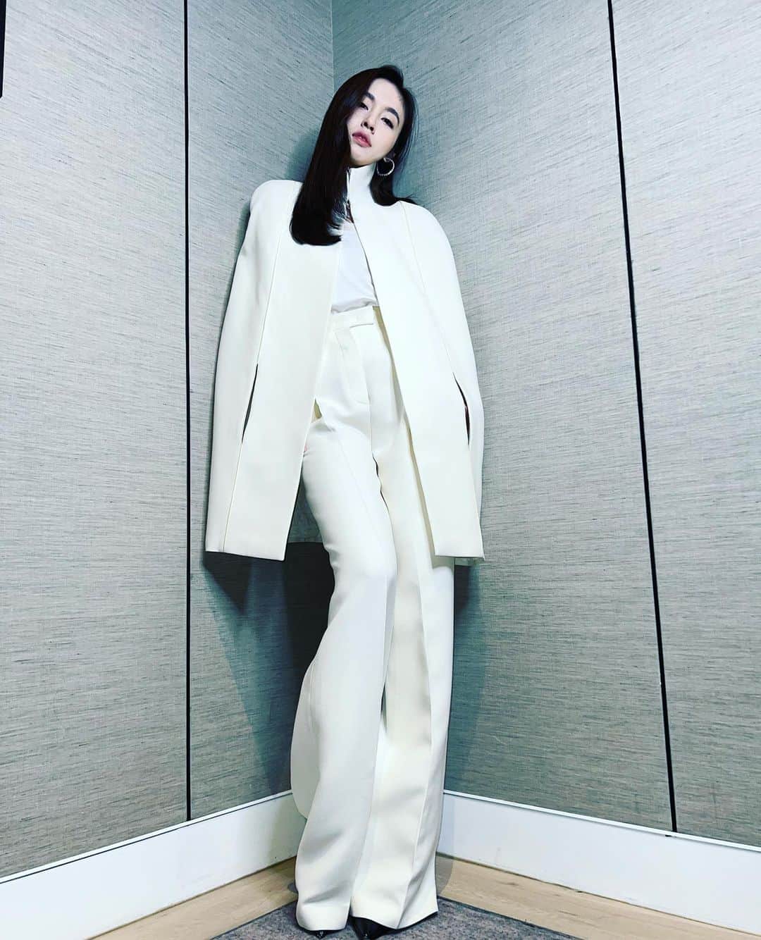 ポーイ・タリーチャダー ペッチャラットのインスタグラム：「@madamelouiseofficial press conference ❤️❤️❤️」