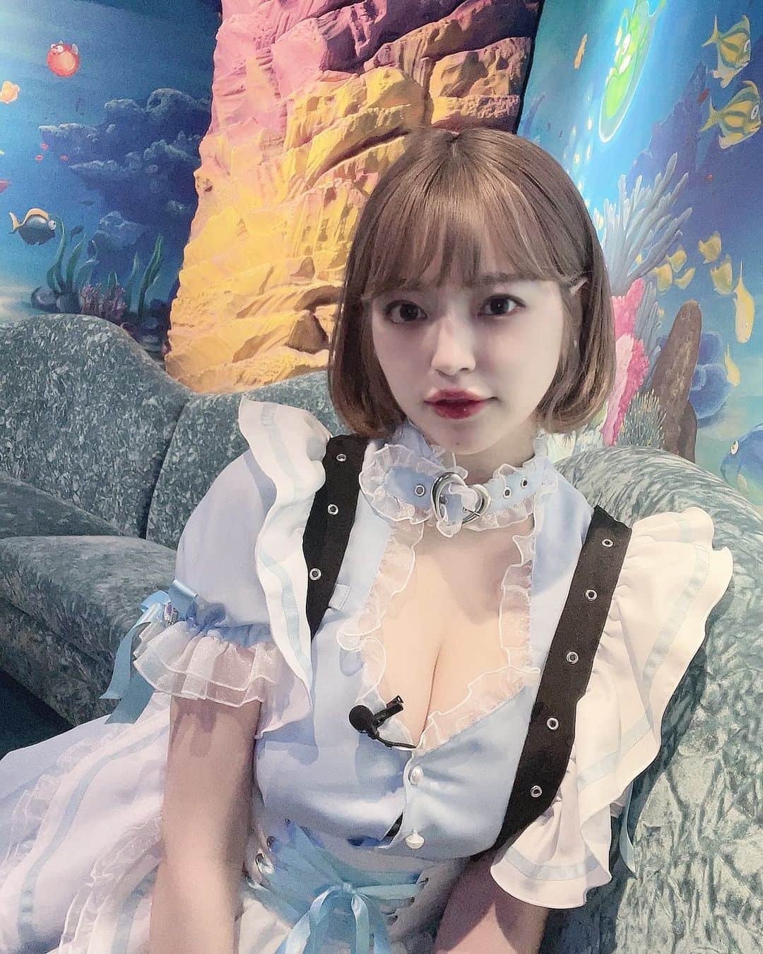 のインスタグラム：「今日はメイドの日らしいです. ̫ .💙💙」