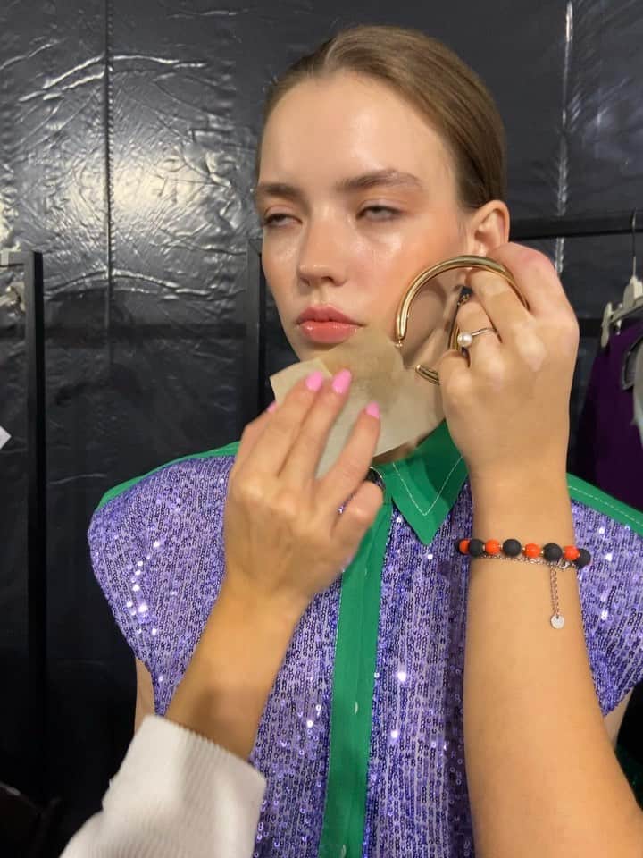 のインスタグラム：「Sparkle check  @shi.rt_official」
