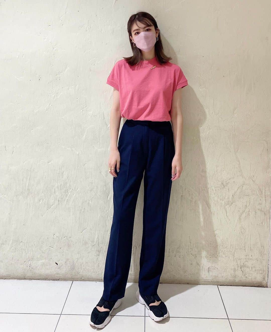 夏焼雅のインスタグラム：「暑くなってきてTシャツ1枚で出かけられるの嬉しいな〜🫧 クルーネックのフレンチスリーブTシャツは着心地◎ シンプルだけどカラーもかわいくて重宝してます☺︎💕 ⁡ 着用 item 【AIR SHIELDフレンチTシャツ/ pink 】  #シューラルー #プチプラコーデ #フレンチリネン #Tシャツコーデ #sponsored @shoolarue_official」