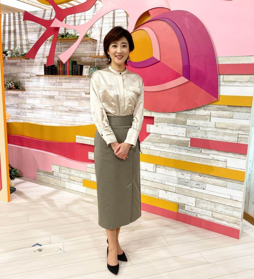 池尻和佳子さんのインスタグラム写真 - (池尻和佳子Instagram)「今日の衣装でした。  GW明け、大人でもなんだか体が重くて辛いという方、多いかもしれません。  明日の「タダイマ！」では、“子どものうつ”に関して特集でお伝えします。どんな症状なのか、またどう対処するべきなのか、お伝えします！」5月10日 21時08分 - wakako_ikejiri_rkb