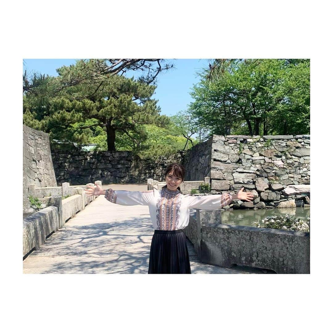 久保井朝美さんのインスタグラム写真 - (久保井朝美Instagram)「🏯 NHK「サタデーウオッチ９」で ご紹介した徳島城の写真☺️  母に撮ってもらいました❤️  私は城マニアですが 赤木アナはミュージカルマニア✨ 舞台装置に注目するという マニアックな視点😳‼️  #家族旅行 #徳島城 #NHK総合 #サタデーウオッチ 9 #赤木野々花 #NHKアナウンサー #久保井朝美 #気象キャスター #気象予報士 #防災士 #城ガール #日本100名城 #日本100名城巡り」5月10日 21時12分 - asami_k920