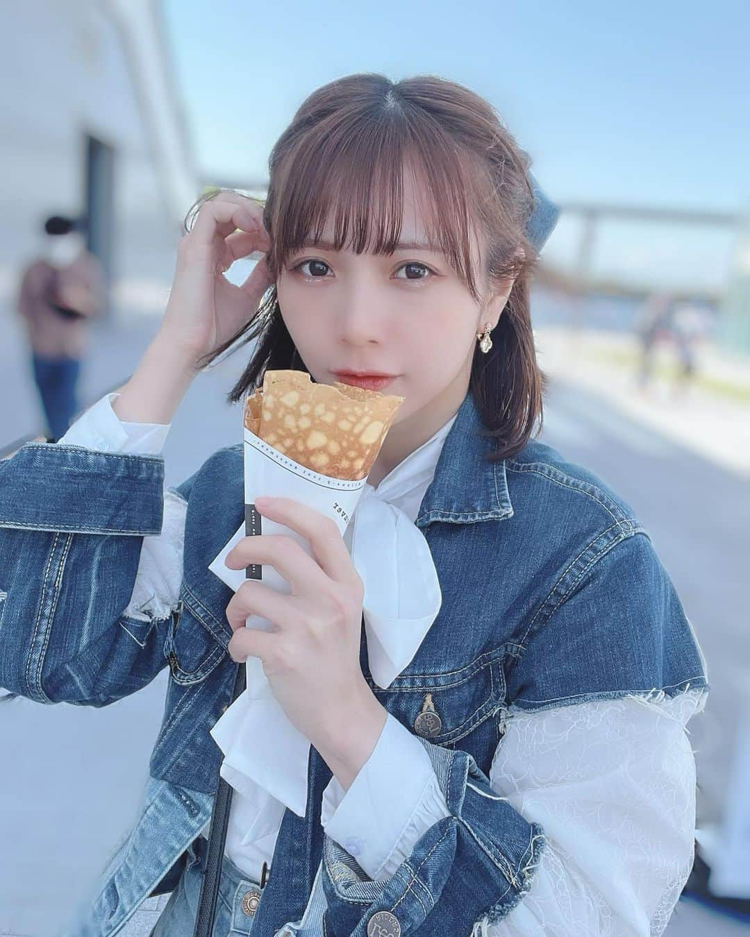 日南遥さんのインスタグラム写真 - (日南遥Instagram)「🥣 ⁡ ⁡ 野外が苦手な私の唯一のフェスの楽しみは キッチンカーの食べ物です( ◜ ֊◝ )🍽 ⁡ あとクレープはパリパリめがすきです (店員さんパリパリめに焼いてくれました優しい) ⁡ ⁡ 火曜日おつかれさまです〜」5月10日 22時02分 - haruka_hinami