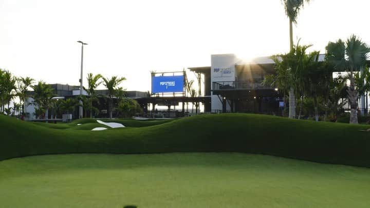 タイガー・ウッズのインスタグラム：「The Sarasota @popstroke location is now open! Here is a look at @popstroke’s largest property yet, and the two new putting courses I designed with my @tgr.design team. Next up will be PopStroke Orlando, grand opening details coming soon.」