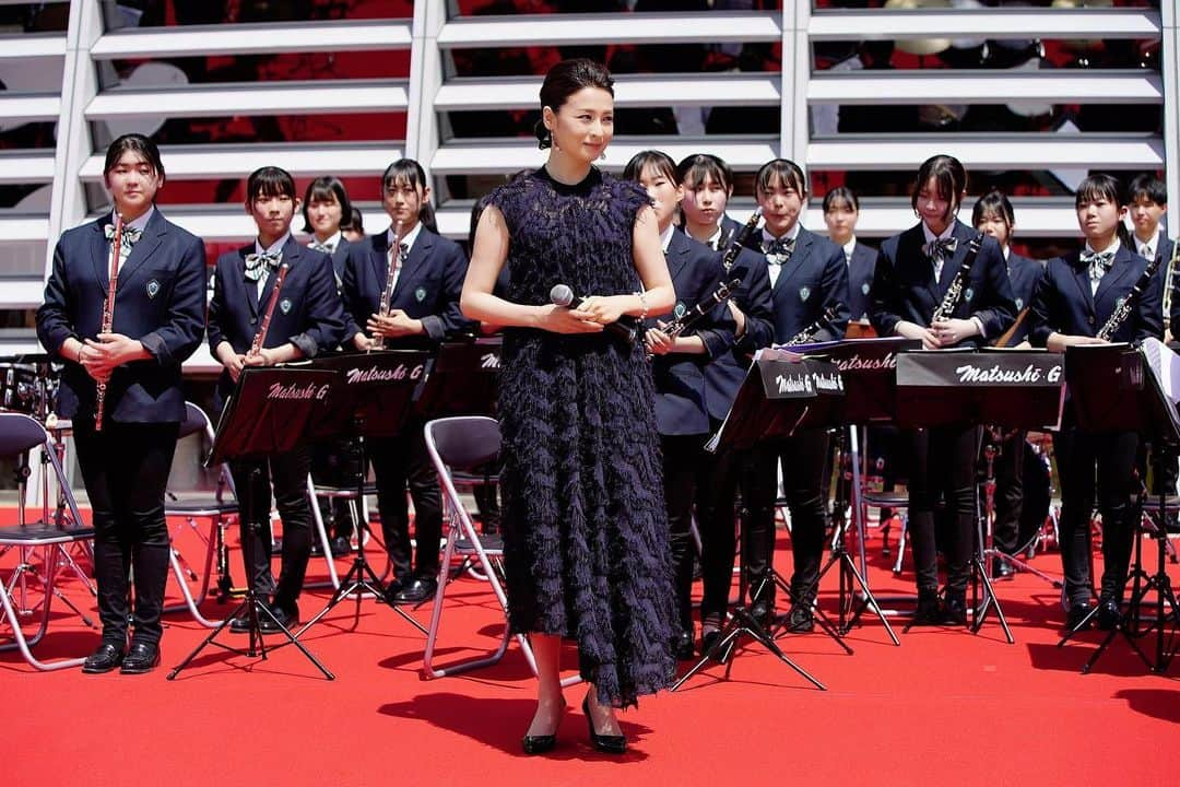 檀れいさんのインスタグラム写真 - (檀れいInstagram)「🌹🌹  🌹太陽とボレロ  松本でのキックオフイベント✨  松商学園　吹奏楽部の 皆さんが「ボレロ」を演奏して 水谷豊監督と私を 歓迎してくださいました♫♪♬✨　　 素敵な演奏で大感激です✨✨✨  ありがとうございました😊💖  檀れい🌹  #danrei #檀れい #太田プロ #太陽とボレロ #イベント #松本市 #松商学園吹奏楽部 #TOEI #映画 #素敵な演奏 #テレビ朝日 #檀スタグラム」5月10日 23時21分 - danrei_official