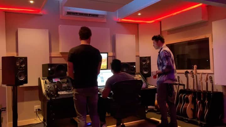 ジョッシュ・ヘンダーソンのインスタグラム：「In the lab creating “ LOTTA LOVE“ releasing on all platforms this Friday may 13th! Pre order link in bio :)」