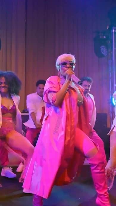 カテリーナ・グレアムのインスタグラム：「Back to my dance pop roots at @GLAAD  SO fun introducing you guys to this new era! You ready for the tour? See you around the world 🌎💋✨💗  📹: @strongestdirector1」