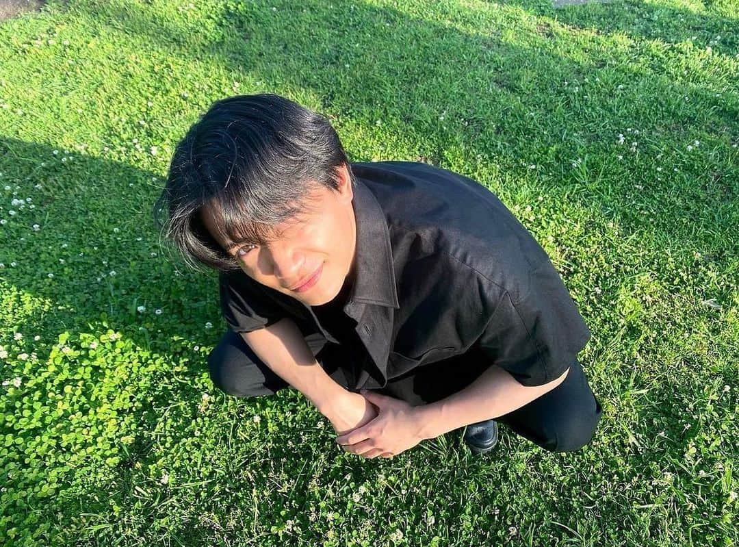 朝日奈寛のインスタグラム：「. もう26歳。 早いもんで。 . ブルーベアハウスに所属して10年経つのか。。。 工さんとの初めての会話は今でも忘れないなぁ。 . これからも応援してくださる皆さんに自分なりの形で恩返し出来るよう頑張ります。」