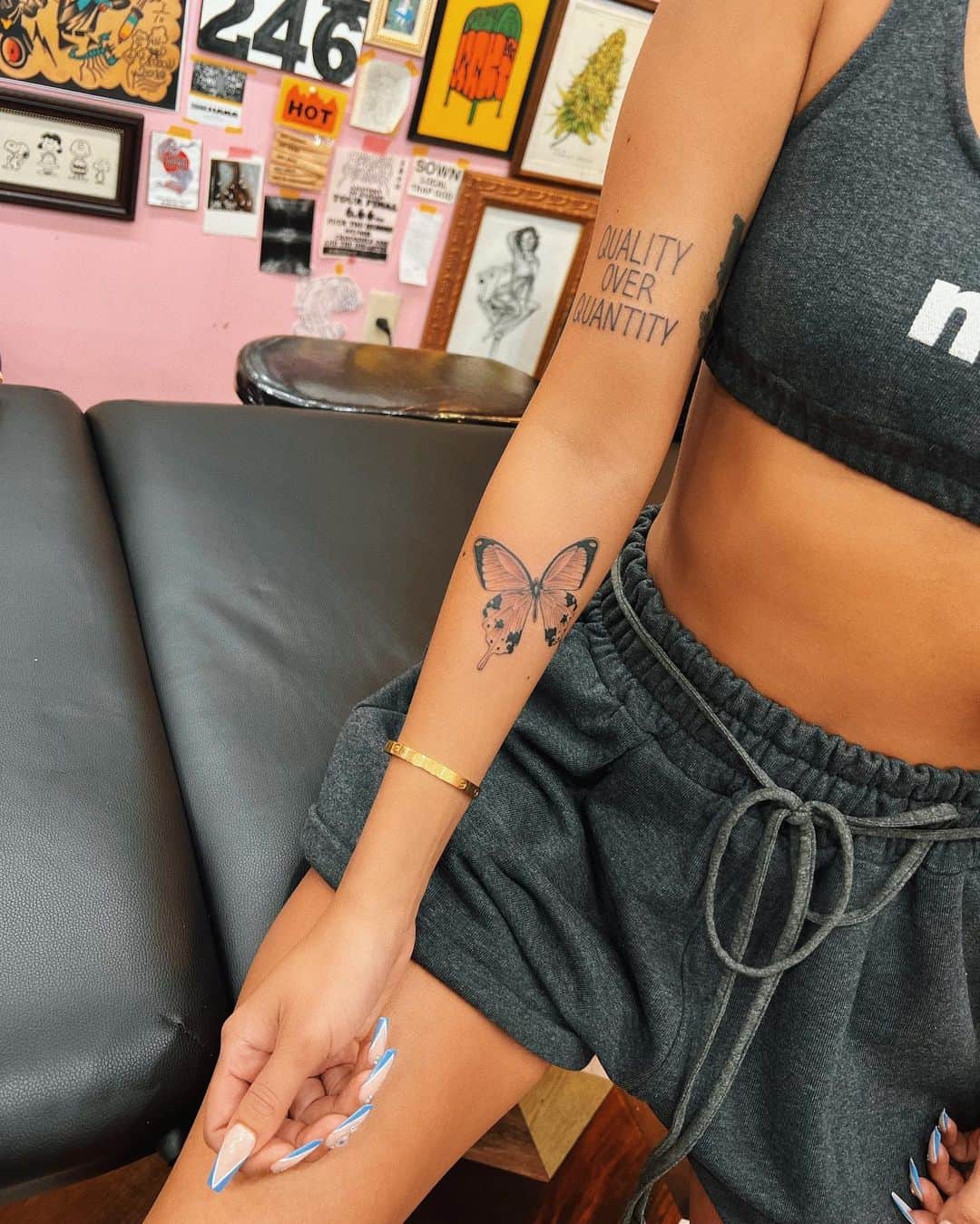 Minamiのインスタグラム：「QUALITY OVER QUANTITY/ 量より質なんでもね🦋  Tattoos By: @ue_the_parlour #thegenius」