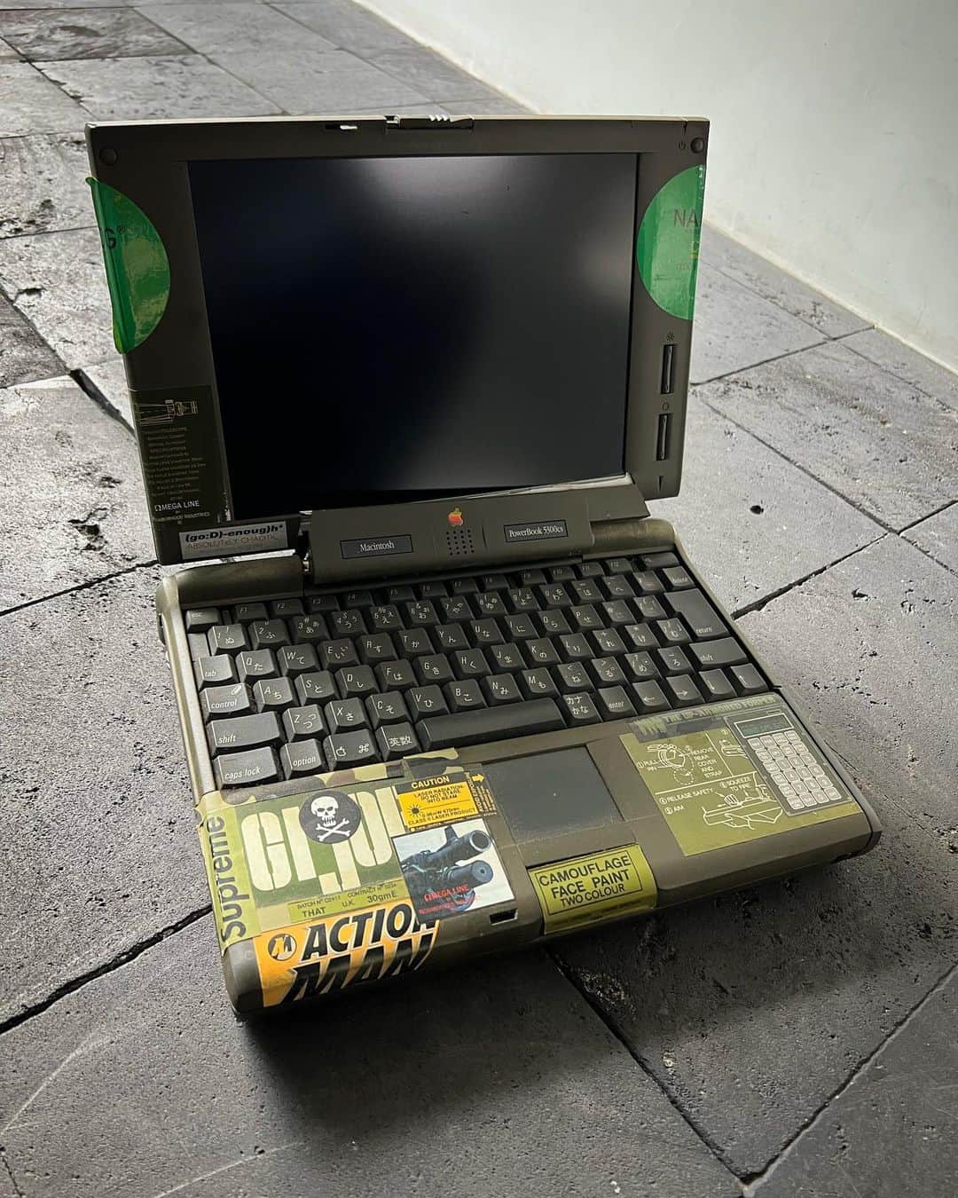滝沢伸介のインスタグラム：「Hello my old friend #circa1995 #powerbook5300cs  #apple」