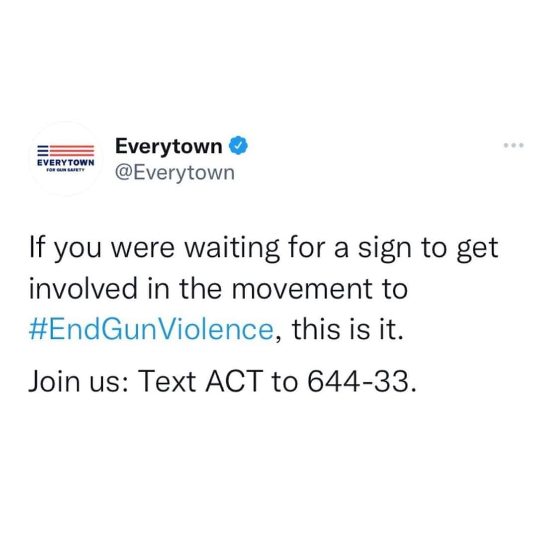 ジェイミー・チャンさんのインスタグラム写真 - (ジェイミー・チャンInstagram)「“Easier to get a gun than baby formula.” ”There’s a hotline in Texas to report cars parked at a Planned Parenthood, but not a hotline to report a person with an assault rifle in a school.” Another teacher dies shielding her students from bullets. A 10 year old girl dies a hero for trying to call 911 as she was fatally shot. USA ALONE has had 288 school shootings since 2009. AND NOTHING DRASTIC HAS CHANGED. Lobbyist continue to be protected over our children. Shithead Abbott just signed a bill making it EASIER to own a gun in Texas. Our country is fucked when it comes to gun control. Shame on you GOP senators for not passing the gun control bill. It’s time to ACT NOW. How many more children have to die to gun violence?!」5月26日 7時19分 - jamiejchung