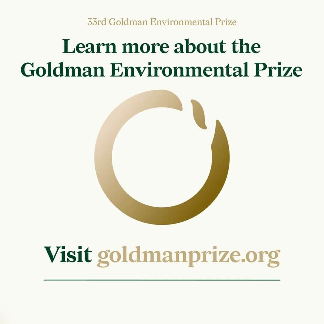 ジェーン・フォンダのインスタグラム：「Congratulations to the 2022 @goldmanprize winners! These grassroots environmental leaders prove that, together, we can reshape the future of our planet. 🏆🌎 ✨ Chima Williams (Nigeria) ✨ Niwat Roykaew (Thailand) ✨ Marjan Minnesma (The Netherlands) ✨ Julien Vincent (Australia) ✨ Nalleli Cobo (United States) - @nallelicobo ✨ Alex Lucitante & Alexandra Narvaez (Ecuador) - @alexlucitante_ & @alexandra.narvaez.oficial #reGenerationNow #GoldmanPrize」