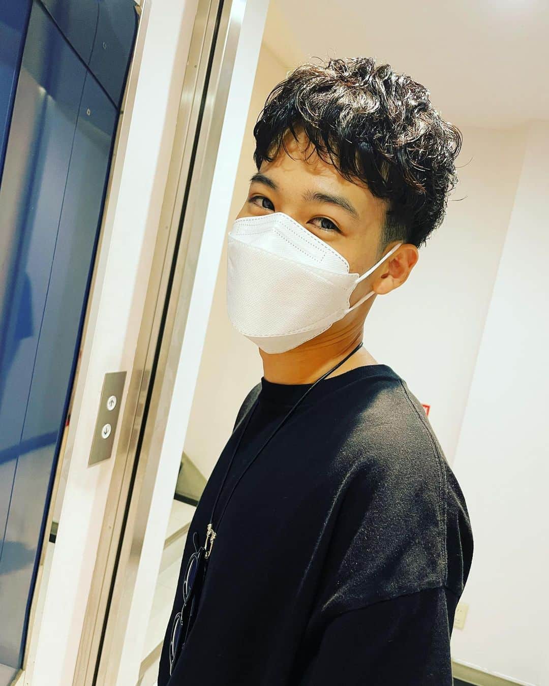 越智めぐみさんのインスタグラム写真 - (越智めぐみInstagram)「メンテナンスカット（＾ν＾） やっぱり　パーマ似合う〜(o^^o) いつも　ありがとうございます😊  #メンズヘア #メンズパーマスタイル  #メンズショートパーマ  #メンズショート  #葉山奨之」5月26日 7時41分 - megumi.ochi1031