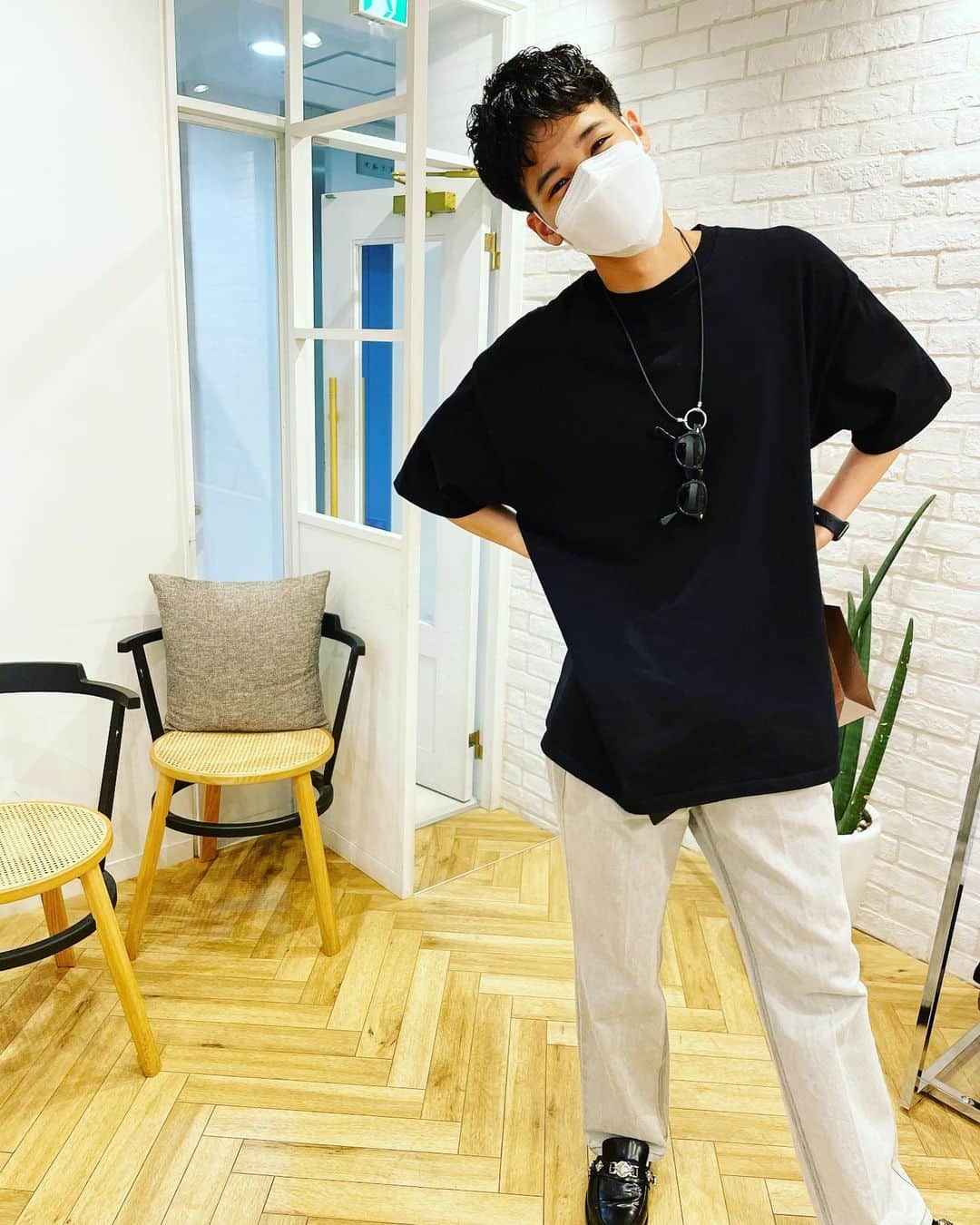 越智めぐみさんのインスタグラム写真 - (越智めぐみInstagram)「メンテナンスカット（＾ν＾） やっぱり　パーマ似合う〜(o^^o) いつも　ありがとうございます😊  #メンズヘア #メンズパーマスタイル  #メンズショートパーマ  #メンズショート  #葉山奨之」5月26日 7時41分 - megumi.ochi1031