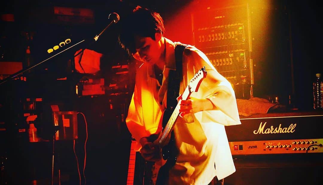 TSUCHIYAのインスタグラム：「2022.5.22 KYOTO MOJO ＊ Qyoto "ONE MAN SHOW at KYOTO 2022" ＊ LivePhoto ＊ ＊ #Qyoto #Kyoto #live #Japan  #Band #Rock #guitar #guitarist #liveperformance #japaneseguitarist」