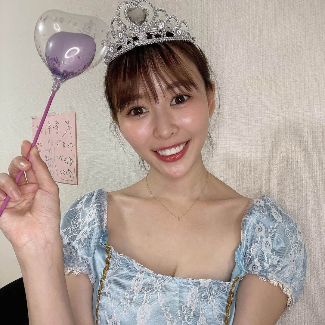 泉玲菜さんのインスタグラム写真 - (泉玲菜Instagram)「. 🏰👸🤍💖👸🤍💙」5月26日 2時11分 - _reina.0214