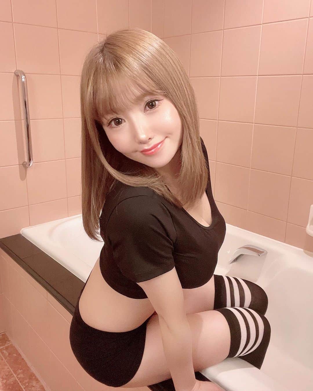 佐崎きさきのインスタグラム：「おはよう🥰 . . . #腹筋 #肌肉 #腹肌 #照片 #性感內衣  #性感睡衣 #減脂 #training #gym  #gymlife #gymmotivation #muscle  #abs  #fitness #fitnessgirl  #トレーニング #腹筋女子 #운동 #사진」