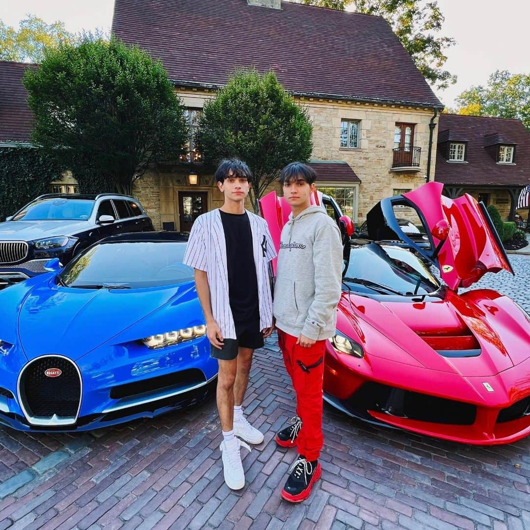 Lucas Dobreさんのインスタグラム写真 - (Lucas DobreInstagram)「twins with a dream」5月26日 6時51分 - lucas_dobre