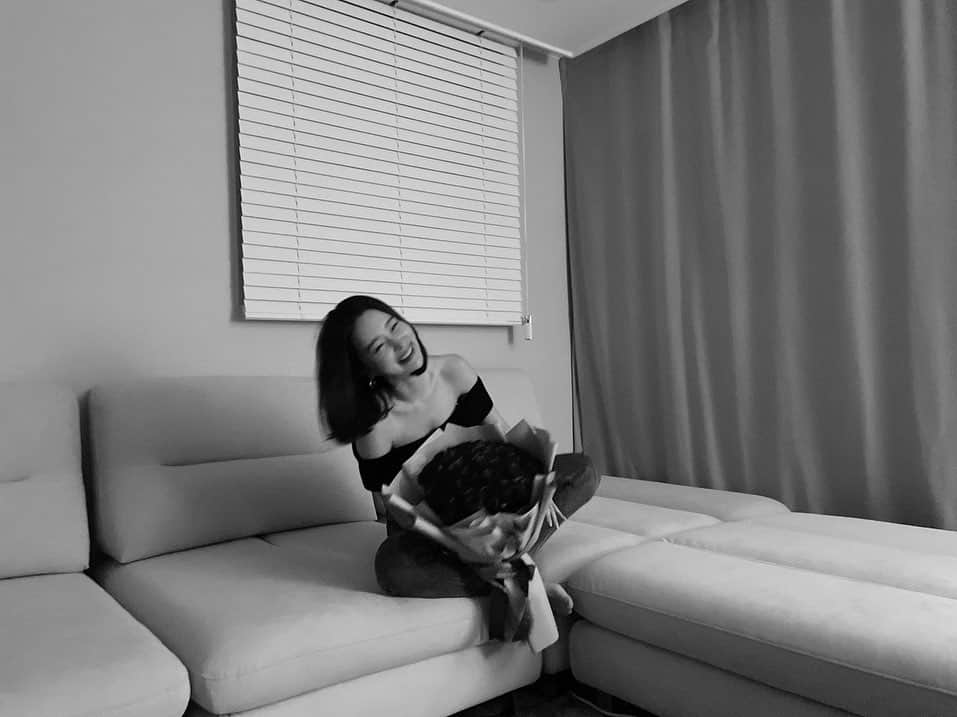 平大路えみのインスタグラム：「愛する人たちに、愛されて支えられて、お祝いしてもらって、幸せなわたしです。  歳を重ねるごとに、幸せの有り難みがどんどん増していきますね。  みなさま、いつも、本当にありがとう♥︎  35歳のわたしも、よろしくね！」