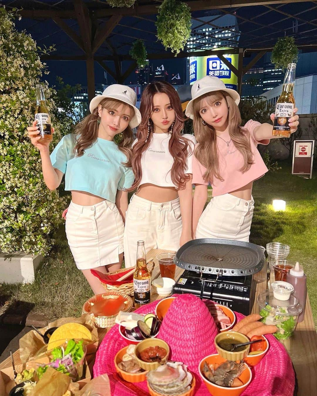 吉川ちえさんのインスタグラム写真 - (吉川ちえInstagram)「【🌳🌟🌳🌟】 . 女3人でBBQ🥩新宿ルミネの屋上に 手ぶらに行けるBBQ会場が出来たから 今年初のBBQでうきうき😘💓 . 3人でお揃いのTシャツ ( @riina_couture )を着たよ🦄 可愛すぎた🤦‍♀️🤦‍♀️❤️ . #BBQ #新宿bbqビアガーデンhello  #riinacouture #お揃いコーデ」5月11日 15時17分 - yoshikawachie_16