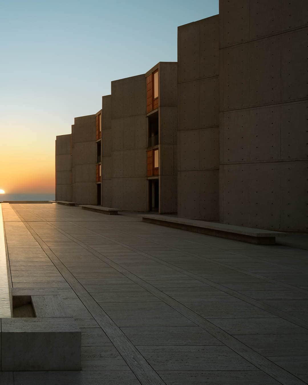 ルイ・ヴィトンさんのインスタグラム写真 - (ルイ・ヴィトンInstagram)「#LVCruise The Salk Institute, both a treasure of modern architecture and an internationally renowned research institute. Designed by Louis Kahn in 1965, the Brutalist structure outside of San Diego will serve as backdrop to @NicolasGhesquiere’s upcoming #LouisVuitton presentation. Watch the fashion show live on May 12th at 6:45 pm (PT) on Instagram or at louisvuitton.com」5月11日 15時49分 - louisvuitton