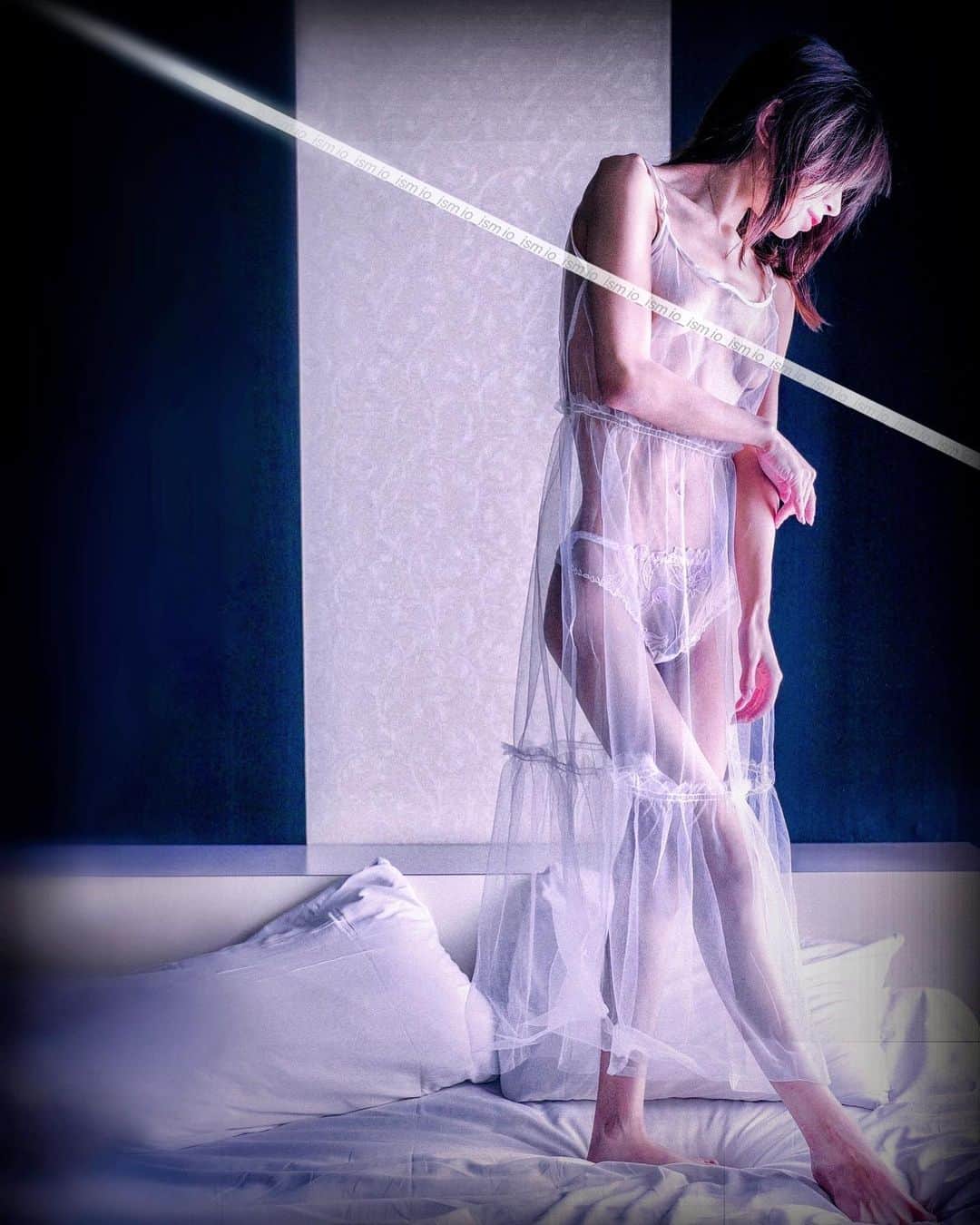 名無しの千夜子のインスタグラム：「No One knows that someone is crying when someone feels happy.  But It is nobody's fault and wrong.」
