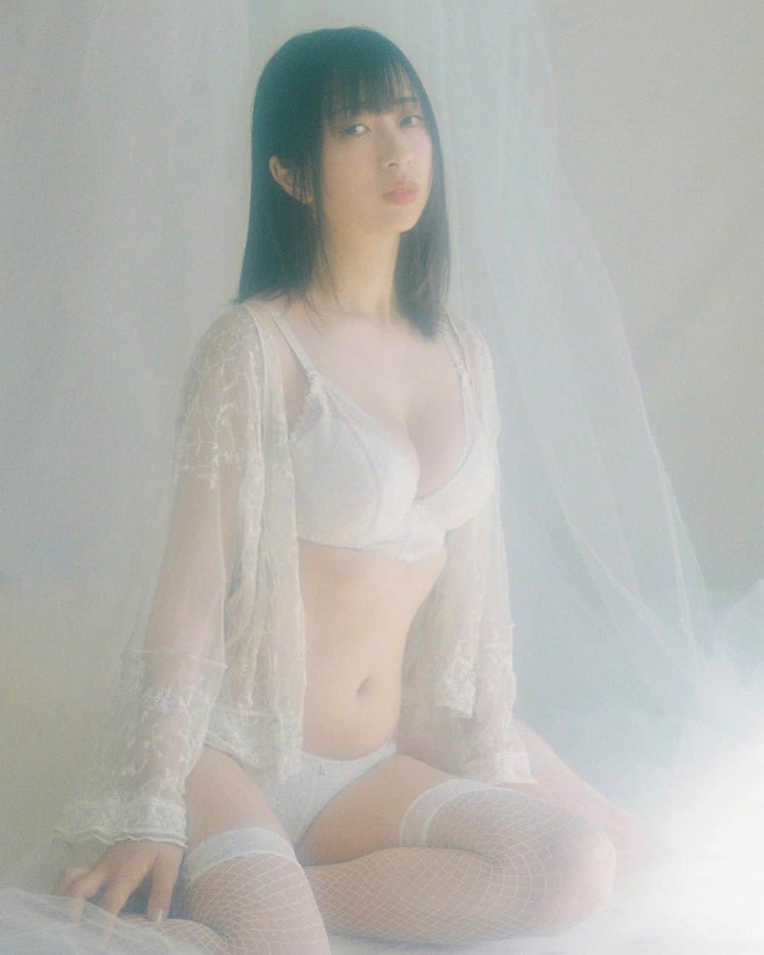 三嵜みさとのインスタグラム：「Lingerie photo👼  大好きな 七菜乃さん @nananano.nano  に撮っていただきました❤️‍🔥  #lingerie #ランジェリー#写真 #portrait #miiramisato」