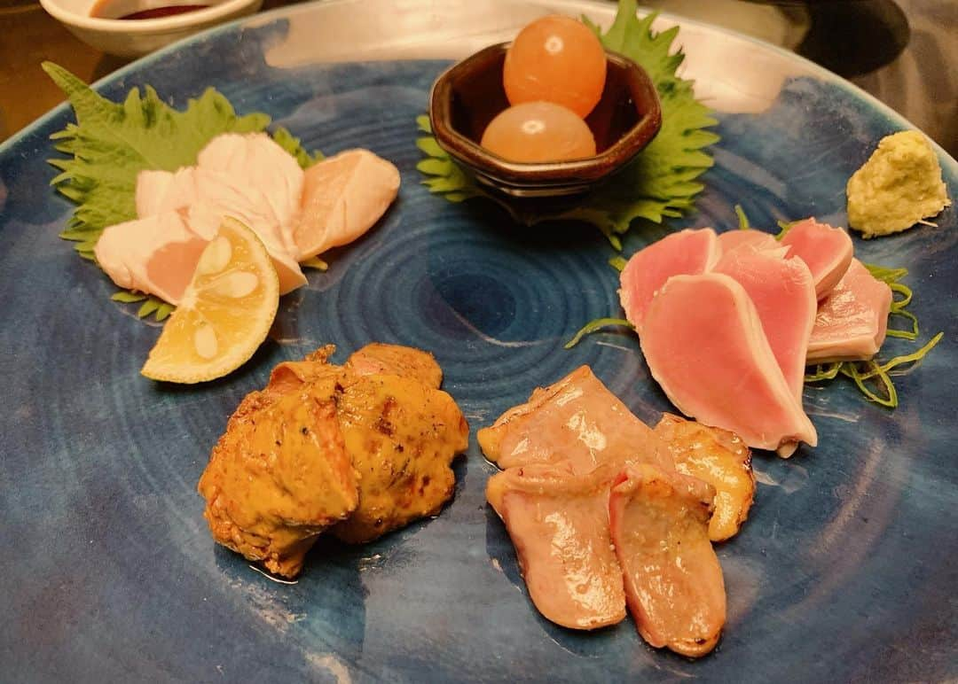 奥山レイカさんのインスタグラム写真 - (奥山レイカInstagram)「鶏刺し→親子丼→焼鳥 鶏づくし！ 鶏刺しの種類ってこんなにあるんだね でもささみが1番好きでした  #東京グルメ #鶏匠たけはし #六本木 #六本木グルメ #鶏刺し #親子丼 #やきとり」5月11日 17時55分 - rks631