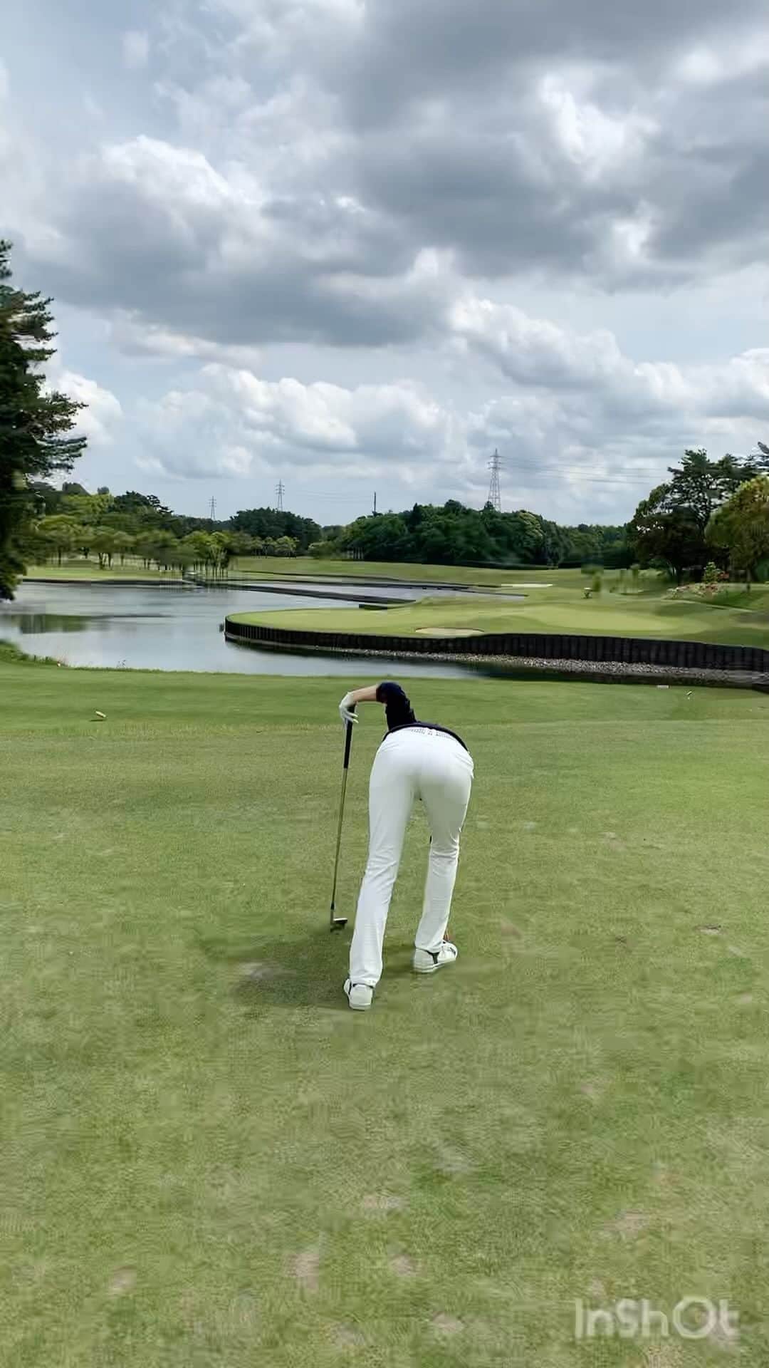 桒原えりかのインスタグラム：「浮島のグリーンにワクワク😍⛳️  🧢👚🩳 @briefinggolf_store_official  👟 @azasgolf  ⚾︎: @titleist_japan proV1x  #briefinggolf #azas #ゴルフスイング #ゴルフ女子 #lpga #jlpga #高尔夫 #골프 #golf #golfswing #ゴルフウェア #コーデ #golflife #golflifestyle #女子プロゴルファー #プロゴルファー」