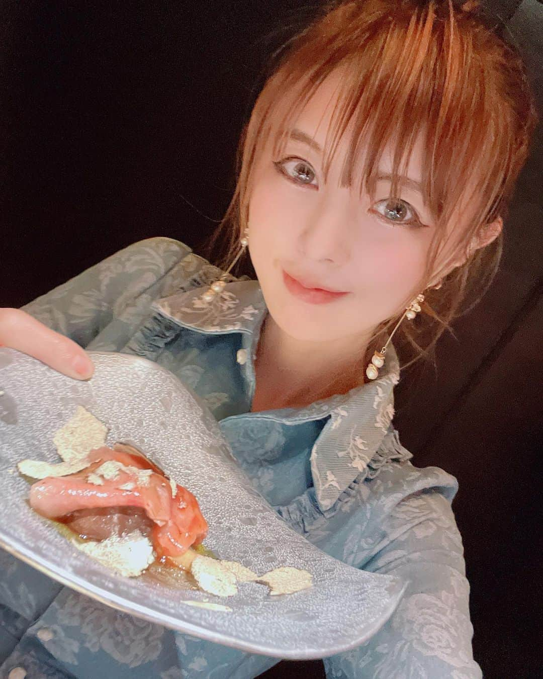 satomiさんのインスタグラム写真 - (satomiInstagram)「🥩👗🍽🦍🦒 ・ ここどこでしょう▶️swipe▶️ 飯テロ📍 @nikushari_azabu 🥩 また来ちゃった🌟🍽 ・ このメンチカツのサンドtakeoutで販売してほしい…🥹ぐらい美味しい🤤 デザートMessageにもキュン💕 来月も行きたいなー🦍🦒 ・  __________________ ・ 👗coordinate👗 ⌚️→ @danielwellington  💎→ @luuna_bijou 📍→ @estheprolabo_official  ・ ギフトにもオススメのこのアクセ⌚️💎 お揃いコーデにもピッタリ！ ・ 📣DW gifting campaign📣 ・ coupon Code【igsatomi】で15％OFF（使用期限2022/7/31） ・ 🌸2点以上お買い上げで10%OFF !  🌸特別ギフトラッピングも無料提供  🌸15%OFFクーポンも併用可能 __________________ ・  @danielwellington  #ダニエルウェリント  #DWギフト #ルウナ  #luuna #麻布肉しゃり #肉しゃり #エステプロラボ #会員制 #肉スタグラム  #カレー #肉寿司 #カレーライス #カツサンド #メンチカツ #春コーデ #ダイエット女子 #食べて痩せる #🍣 #curry #さとみのグルメ記録  #寿司 #酵素ダイエット #筋トレ女子 #麻布十番グルメ #麻布十番ディナー #サウナ #サウナ女子」5月11日 18時33分 - saatoomii47