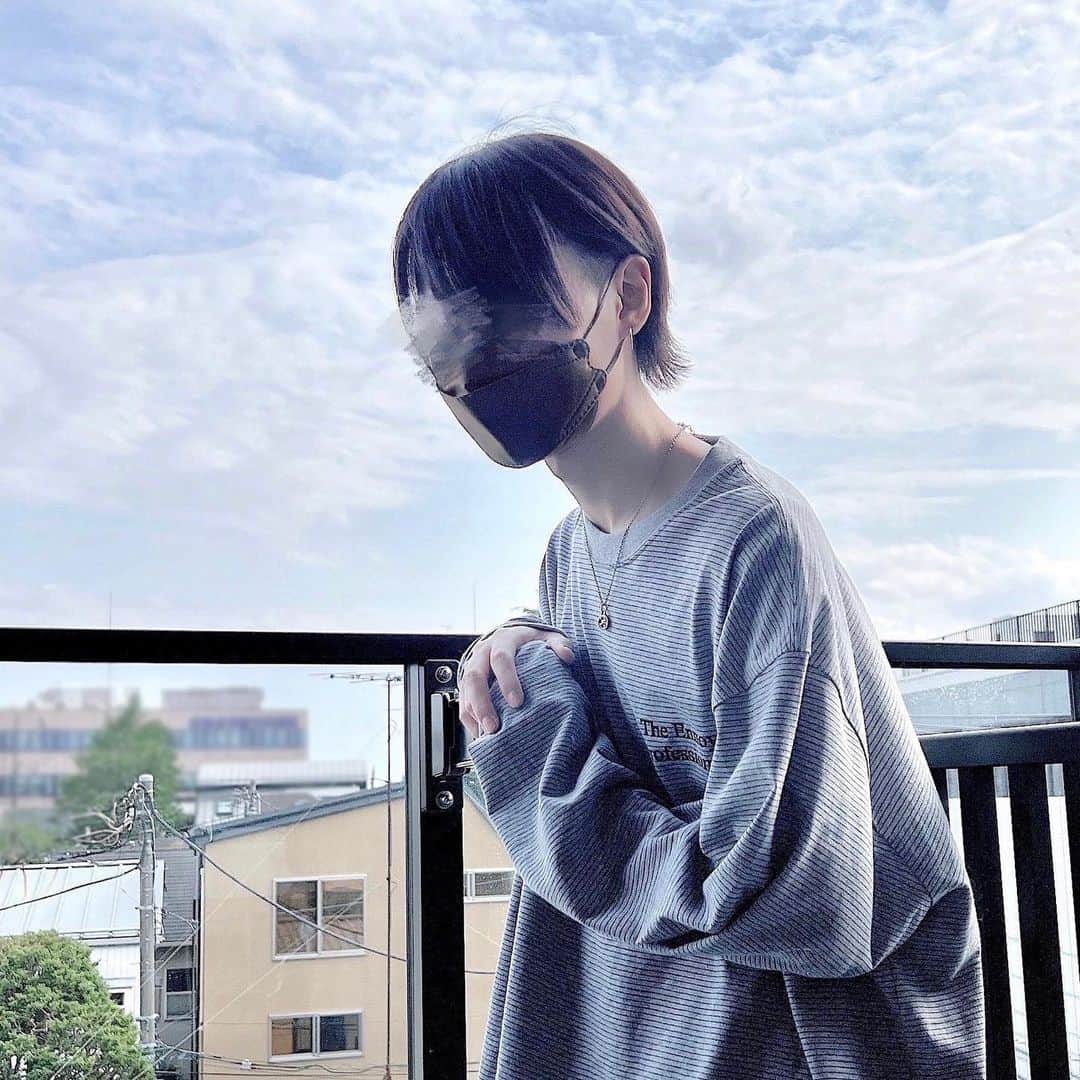 bakeのインスタグラム：「ピチカートで髪切ってもらった˖ ࣪⊹ 襟足短くしてもらった!!!夏だ〜!!!」