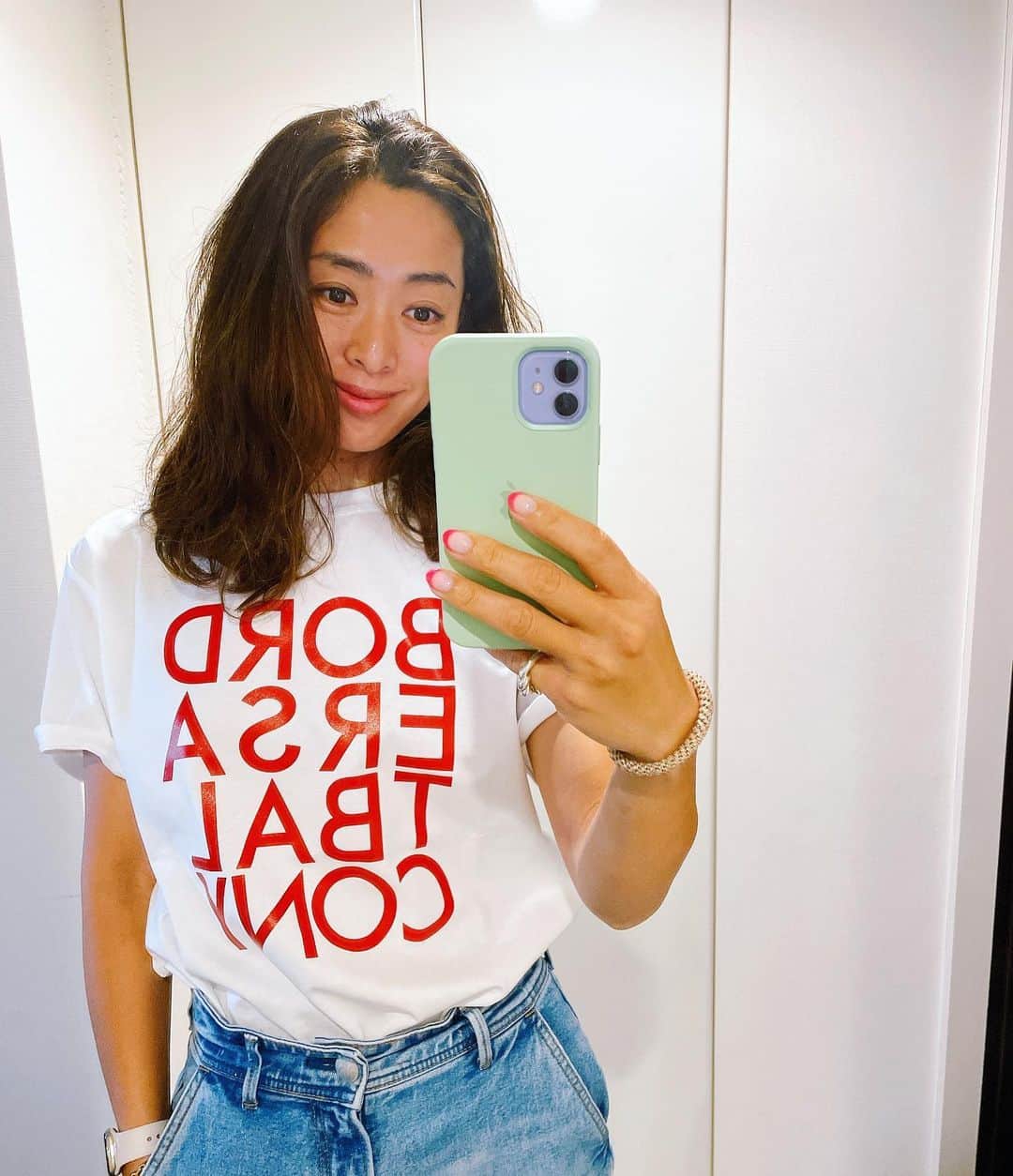 野沢和香さんのインスタグラム写真 - (野沢和香Instagram)「インスタLIVEで沢山ご質問いただいたTシャツは　@bordersatbalcony.official のものです❤️ 赤のロゴって元気でる❤️❤️❤️ 💄」5月11日 20時32分 - wakanozawa