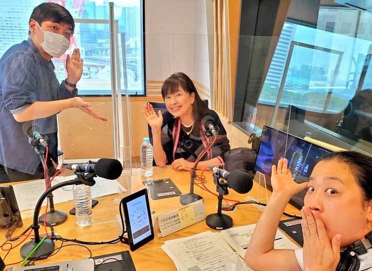 砂山圭大郎のインスタグラム：「自分の人生で、かたせ梨乃さんにお会いする日が来るとは思わなかったです。  テレビ東京「あさこ・梨乃・〇〇5万円旅」に、足の不調で出演できなかったかたせさんから、あさこさんにお詫びも兼ねてサプライズしたいという逆オファーで。  あさこさんは知らないまま、急にスタジオに入ってくる段取り。  5月14日まで #radikoタイムフリー で聴けます。 #文化放送 #ラジオのあさこ #いとうあさこ #砂山圭大郎」