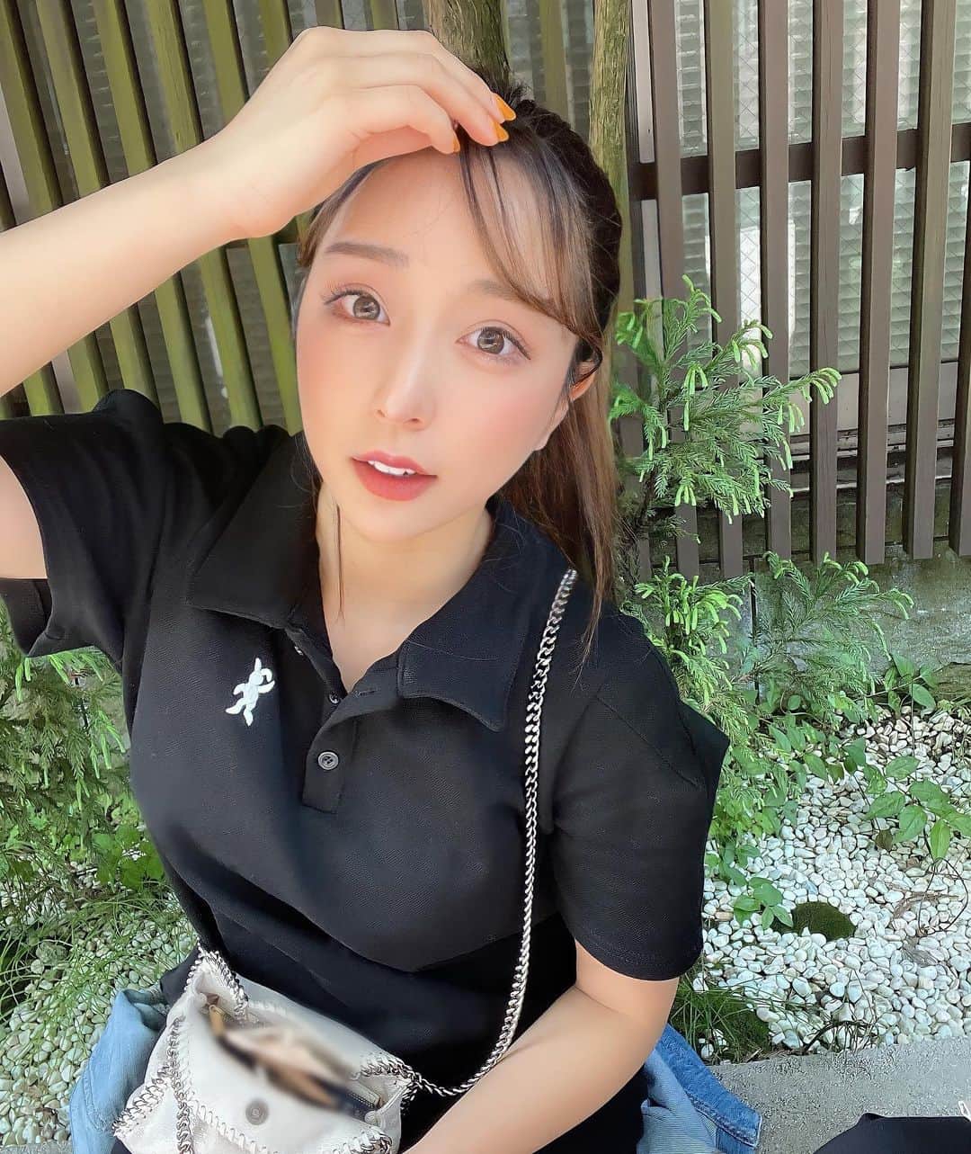 のインスタグラム：「ストーリーでさ、 水着載せてたらふぉろわ減ったってあげたら みんながDMで励ましてくれて逆に申し訳なくなった🥲 . . 最近コメントやDMの数も増えて嬉しい🥲💓 ちゃんと癒やされてるからにやけてるから..🤣 一方的に送ってるとかって思わないでほしい😮‍💨🏍🏍 . . みんなありがとう🍄 . .  #tokyo #日本女孩 #我的最愛  #ラウンドガール #筋トレ女子」