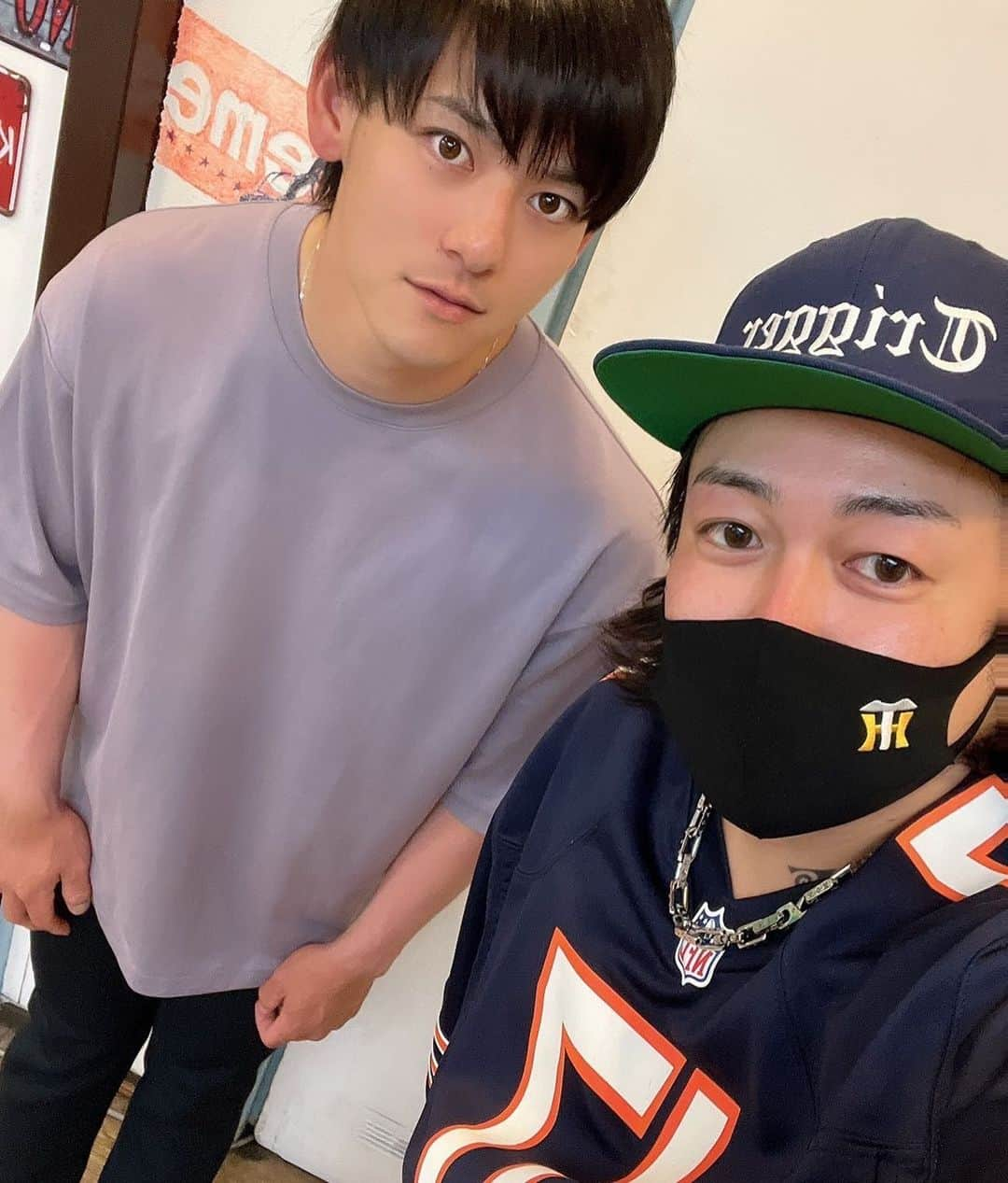 伊藤裕季也のインスタグラム：「...2022.5.11 . . . 黒髪復活。  今回も亮さん(@r.o.b_ryo )に お願いしました🙇‍♂️  R.O.Bのスタッフの皆さんは 本当に良い方ばかりで 雰囲気も良く素敵です✨  亮さんにお願いすれば 間違いありません👏  今回もありがとうございました🙇‍♂️  @r.o.b_hair    #黒髪」