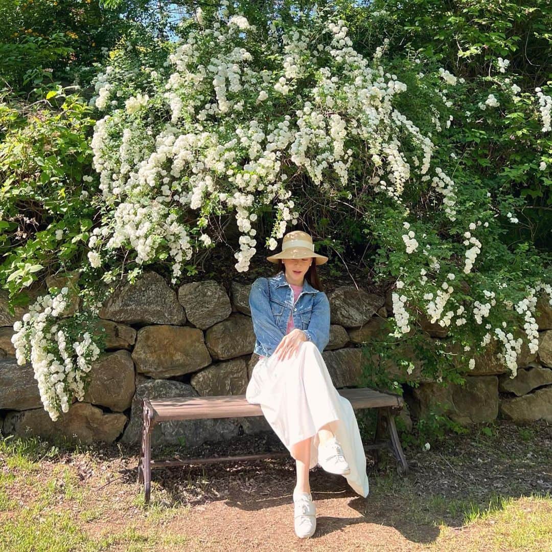 ハン・ジウンのインスタグラム：「엄마가 찍어준 나🫶🏻❤️✨」