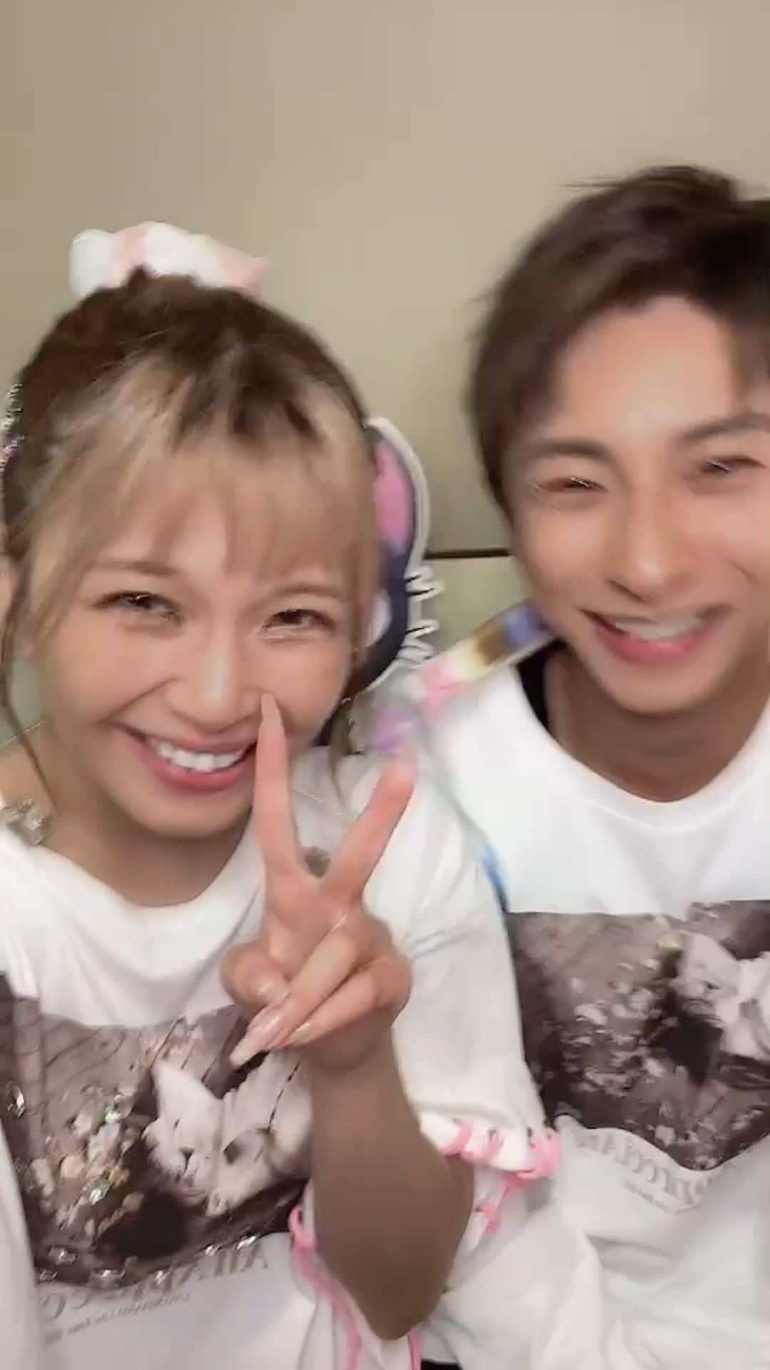 與真司郎のインスタグラム：「UNO MISAKO Live Tour -All AppreciAte- 参戦してきたよー👏👍🥹  みちゃこのライブ楽しかったー👏👏 やっぱりライブは素晴らしい😆😆😆  みさこファンのみなさんもめちゃくちゃ幸せそうで俺まで幸せになりました😍  まだまだ続くツアー頑張ってやー💪  Love you sister❤️❤️❤️  #オルアプ #allappreciate #あたうの #まさかの急にみちゃこに呼ばれて #ステージにあがっちゃった笑」