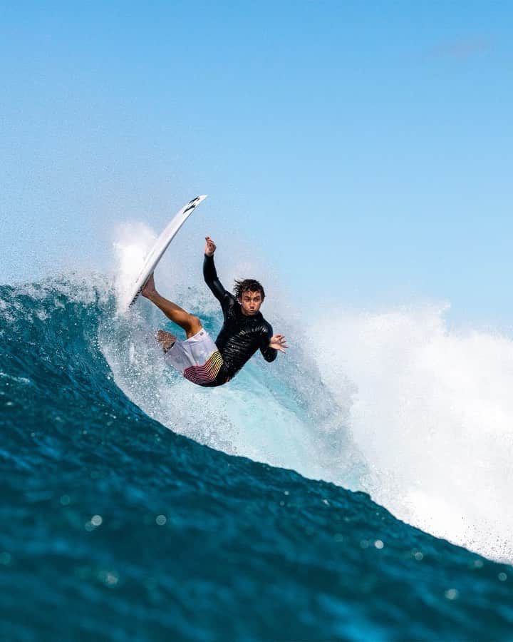のインスタグラム：「Finners with benefits.  Want free shipping, access to exclusive perks and more? Tap into our link in bio to join our Billabong Crew today.」