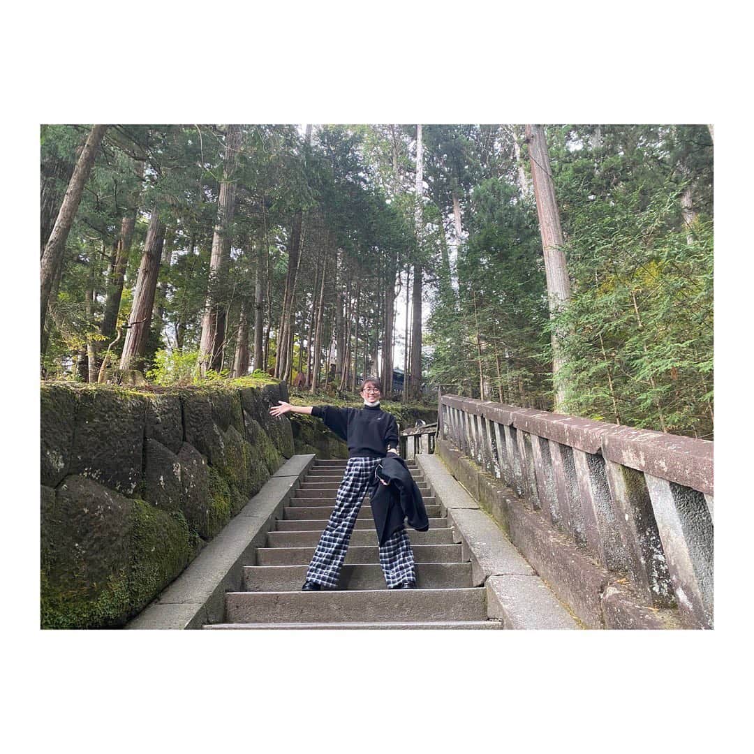 木村文乃さんのインスタグラム写真 - (木村文乃Instagram)「*** たまに山にも登ります と言ってもこれは東照宮だけど なんだか好きなんです、東照宮。」5月12日 8時59分 - uminokimura_official