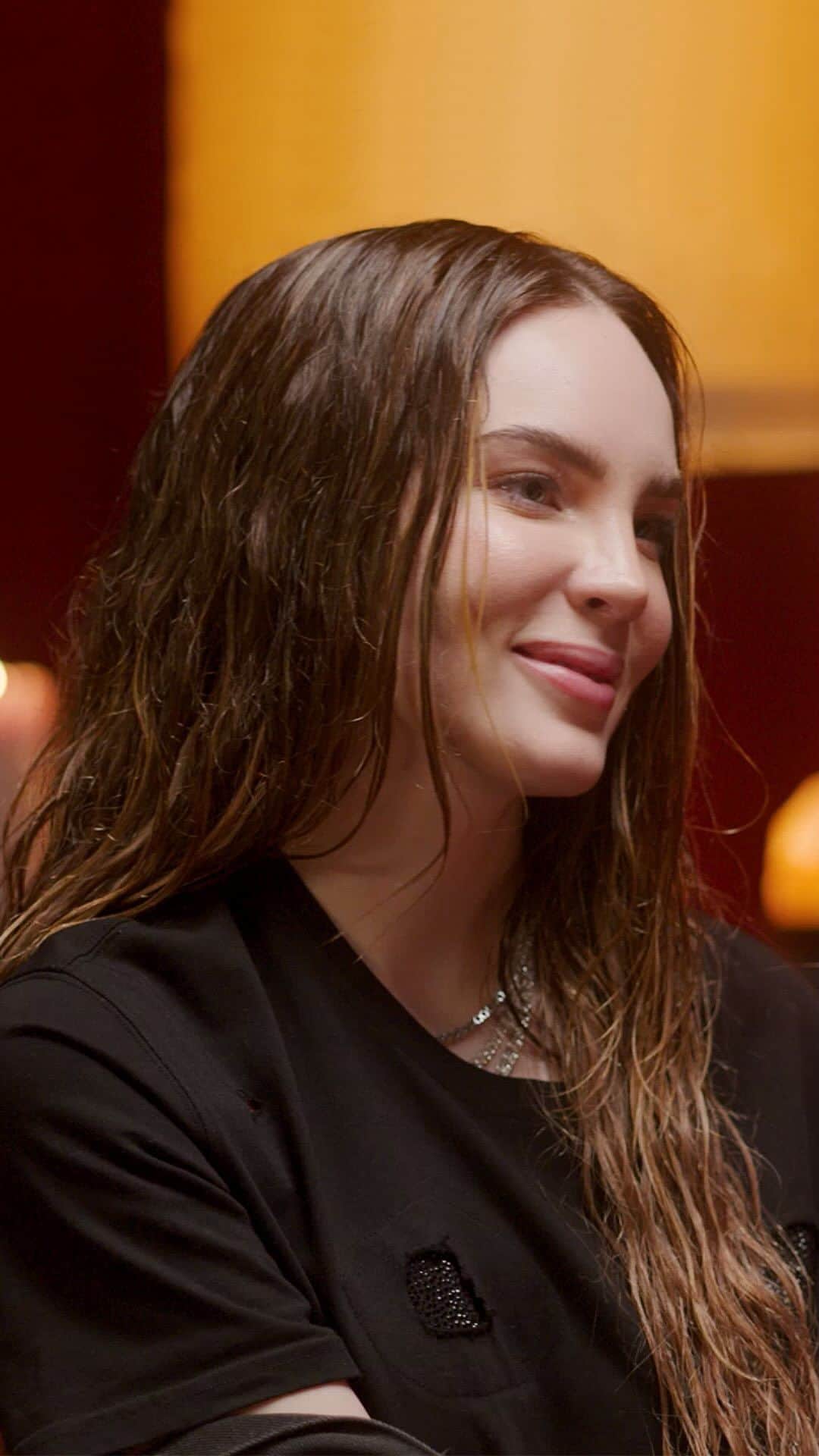 ベリンダのインスタグラム：「Bailar flamenco, hacer ASMR, cantar Hentai de Rosalía… ¿Hay algo que @belindapop no haga bien? 🦋 Después de su visita a #LaTarotista, nos declaramos Belifans.」