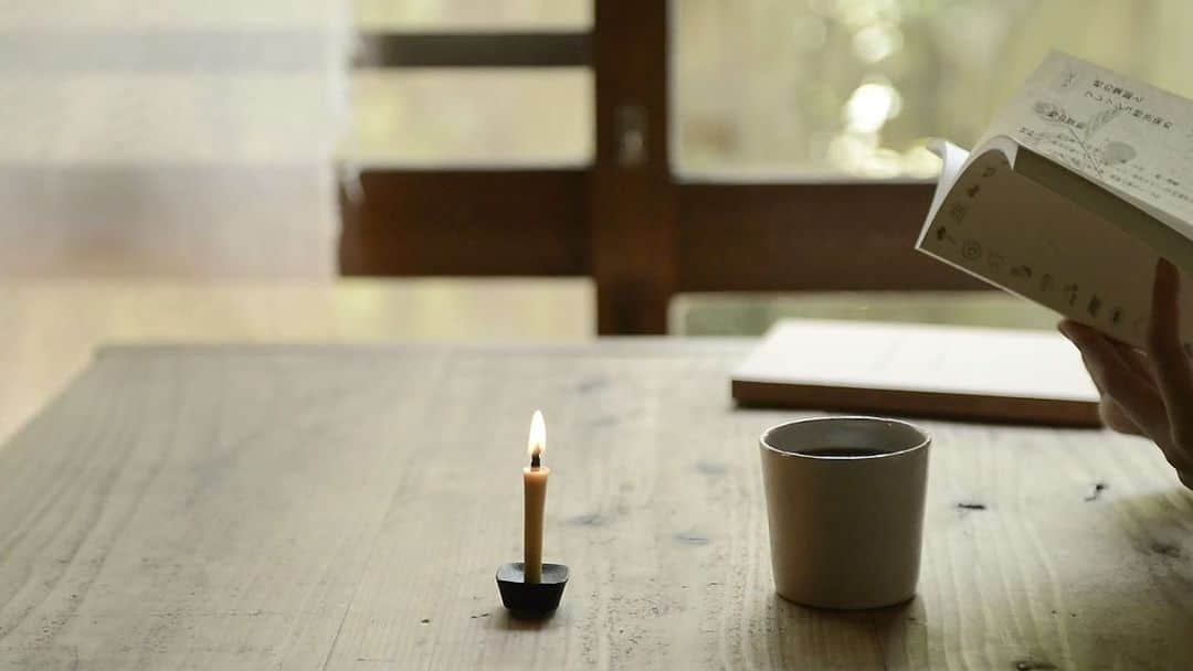 オバッキのインスタグラム：「Lighting a candle is a ritual, a ceremony, an intentional act that invites warmth, serenity and contemplation to any moment. ⁠ ⁠ Sit with us for a moment, as we invite you to relish in the craftsmanship of our artisan partners from Nanao who have been perfecting their craft for hundreds of years, committed to preserving the wisdom and ingenuity of traditional Japanese candle making. ⁠ ⁠ In a quiet and pensive moment, these Japanese candles are the perfect companion.⁠ ⁠ Shop at the link in our bio.」