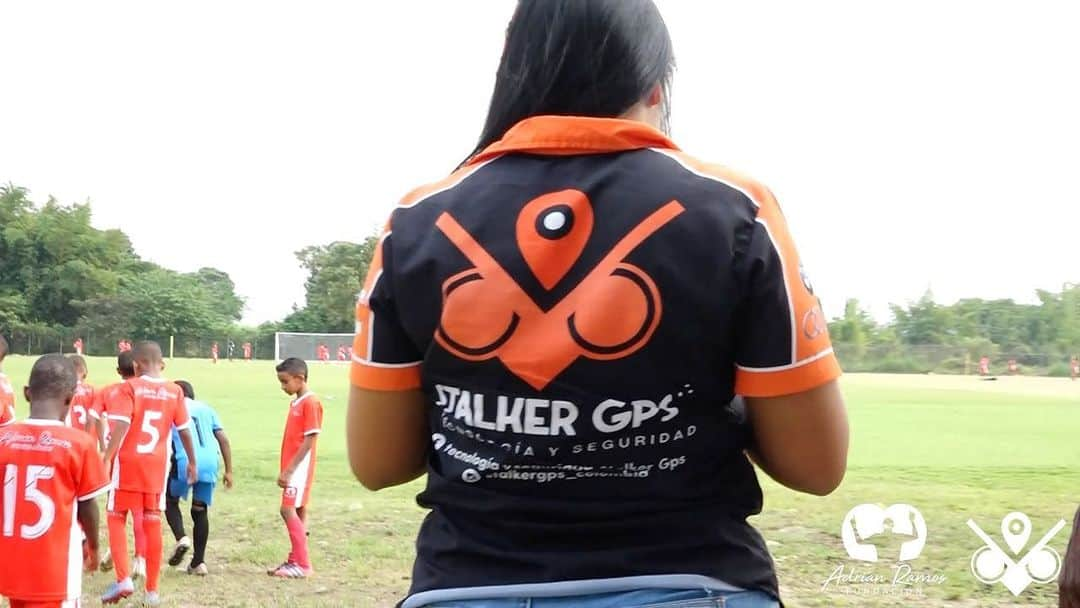 アドリアン・ラモスのインスタグラム：「Quiero agradecer a @stalkergps_colombia por su colaboración con la @fundacionar20. Esta nueva alianza ayudará a crecer nuestra fundación y permitirá que más niños puedan ser beneficiados. 👏🏽」