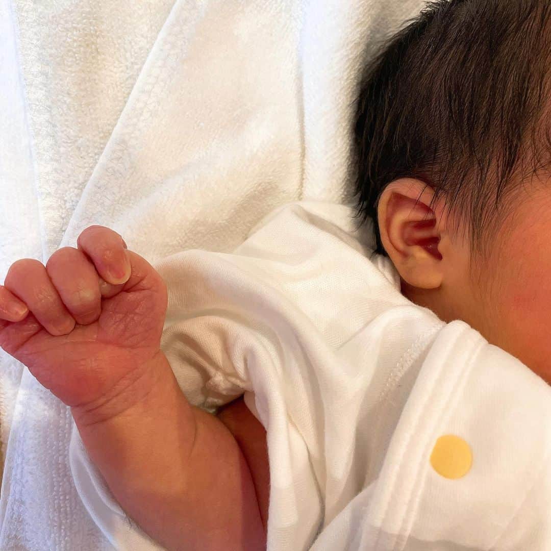 川井梨紗子さんのインスタグラム写真 - (川井梨紗子Instagram)「. ご報告 2022年5月10日に第一子となる女の子を出産しました。 妊娠してから出産に至るまで、病院の先生はじめスタッフの皆様、多くの方々にサポートして頂きこの日を迎えられたことを心から感謝しています。 これからも慣れない事ばかりですが、家族と共に成長していきたいと思います！ 今後とも宜しくお願いいたします。」5月12日 7時17分 - risako_kawai