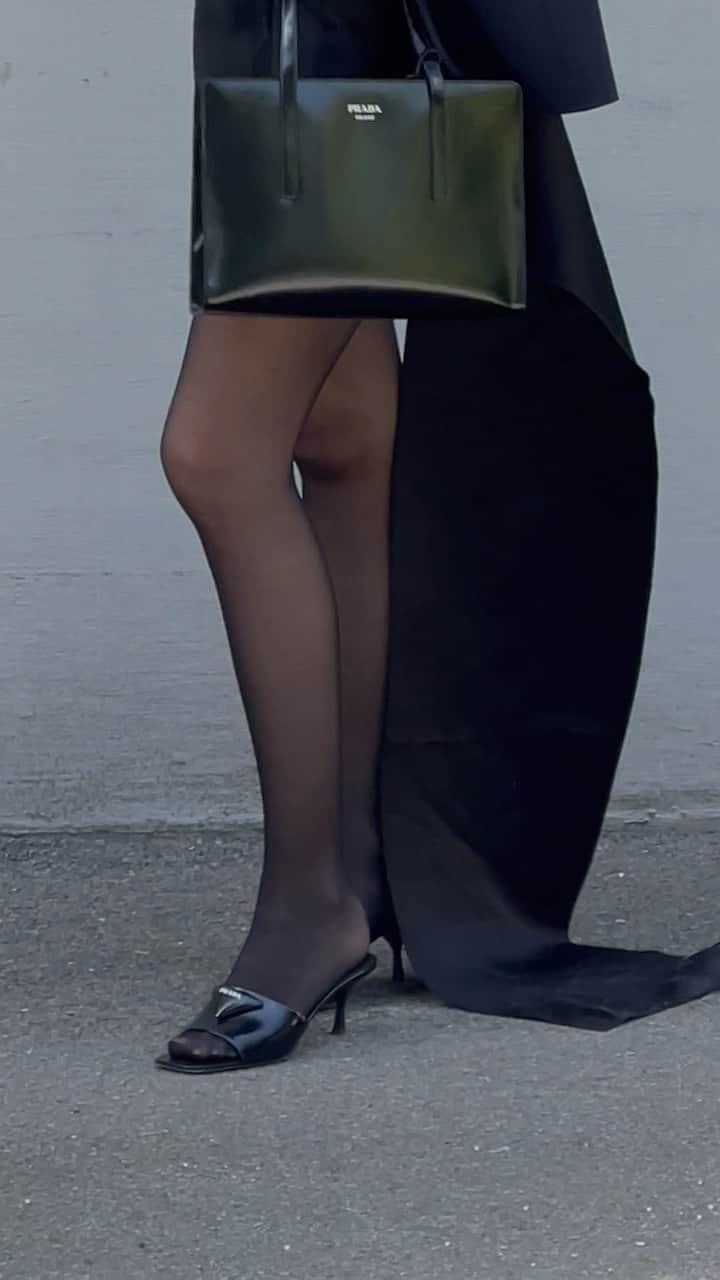 Mathilde Goehlerのインスタグラム：「@prada #Reedition1995 Annonce」